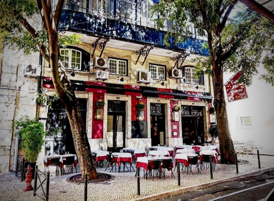 Tomar cafe en Lisboa