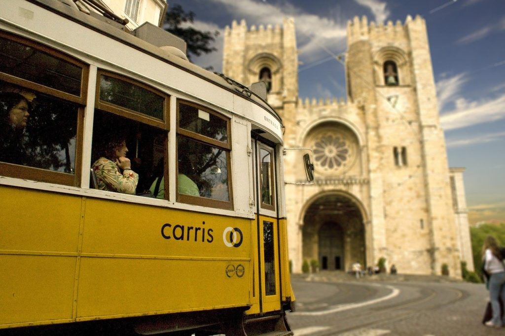 Imperdible un paseo en tranvía en Lisboa