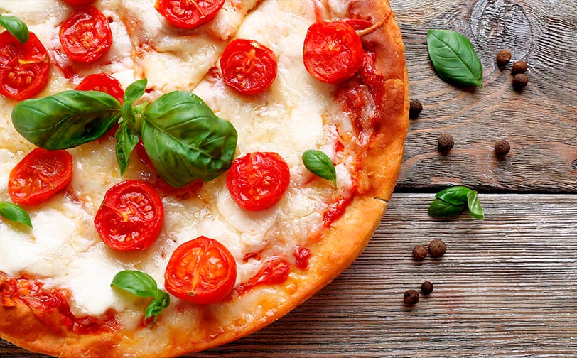 Pizza MARGARITA: ingredientes y preparación (receta que NUNCA falla)